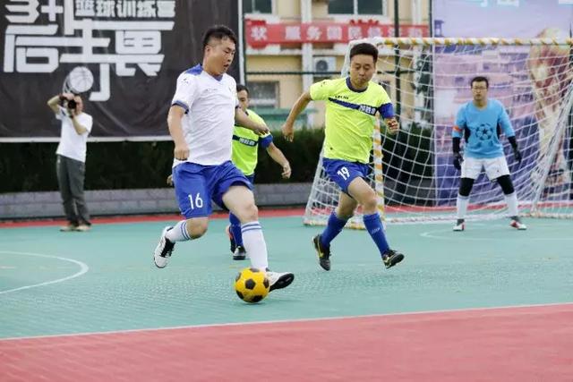 浓眉缺阵詹姆斯空砍39+7+6 湖人不敌灰熊2连败